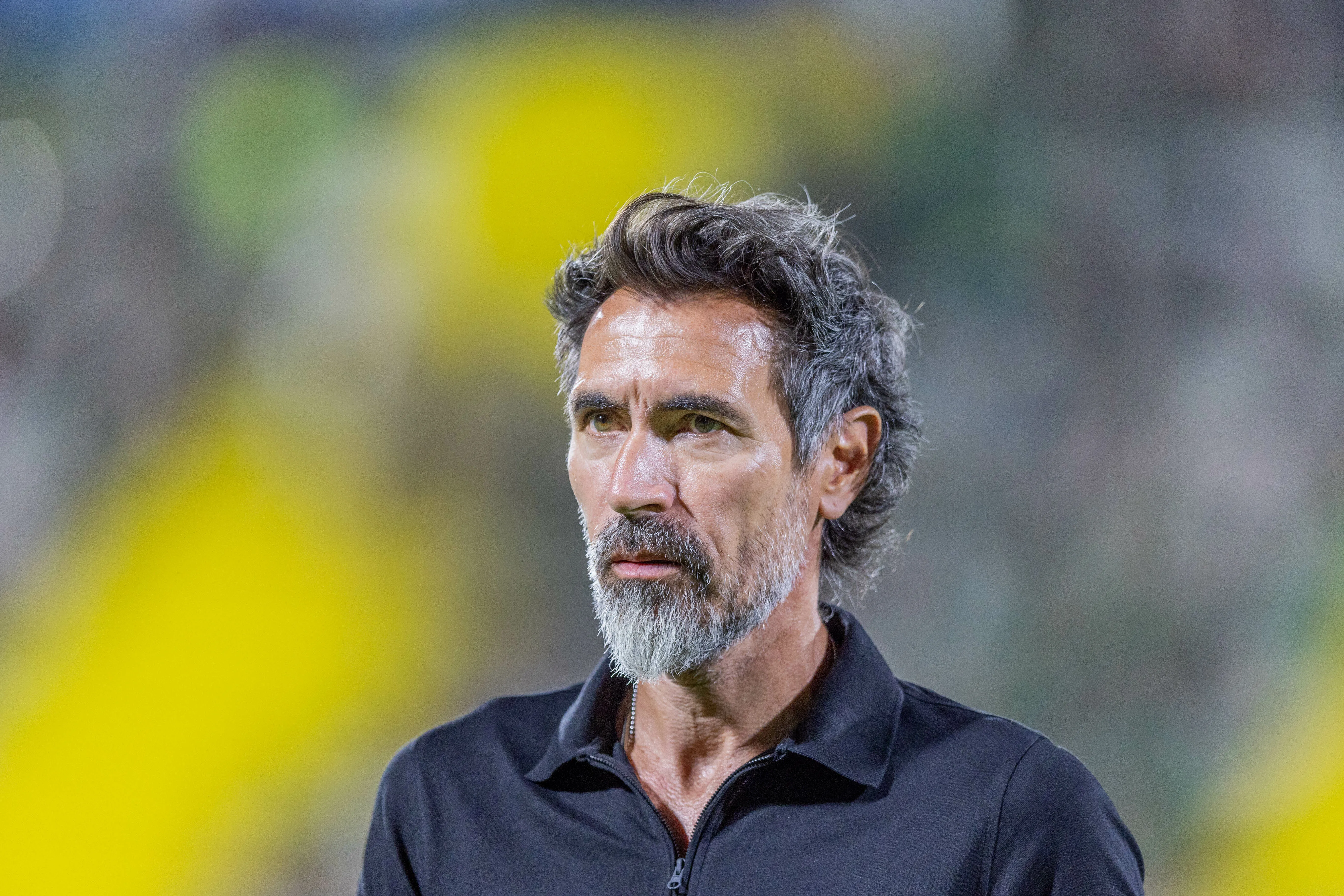 Eduardo Domínguez durante partida contra a Chapecoense na Arena Condá pelo Campeonato Brasileiro 2026 – Foto: Liamara Polli/AGIF.