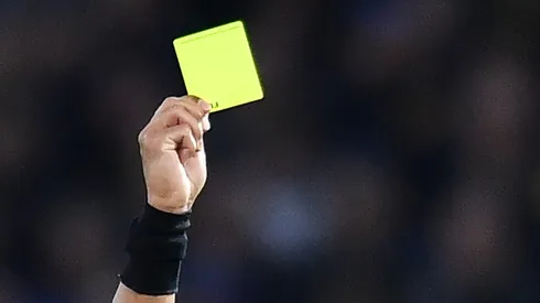 Cartão amarelo . (Photo by Marcelo Endelli/Getty Images)