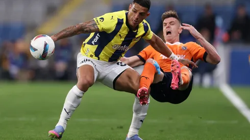 ISTANBUL, TURKEY – MAY 9: Diego Carlos of Fenerbahce battles for the ball with Krzysztof Piatek of Basaksehir reacts during the Turkish Super League match between Istanbul Basaksehir and Fenerbahce at Ulker Stadium on May 9, 2025 in Istanbul, Turkey. (Photo by Ahmad Mora/Getty Images)