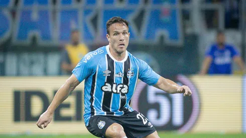 Arthur ainda não renovou com o Grêmio.
