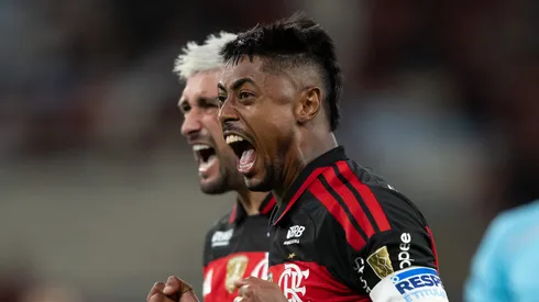 Arrascaeta jogador do Flamengo comemora seu gol com Bruno Henrique jogador da sua equipe durante partida contra o Independiente Medellin no estadio Maracana pelo campeonato Copa Libertadores 2026. Foto: Jorge Rodrigues/AGIF