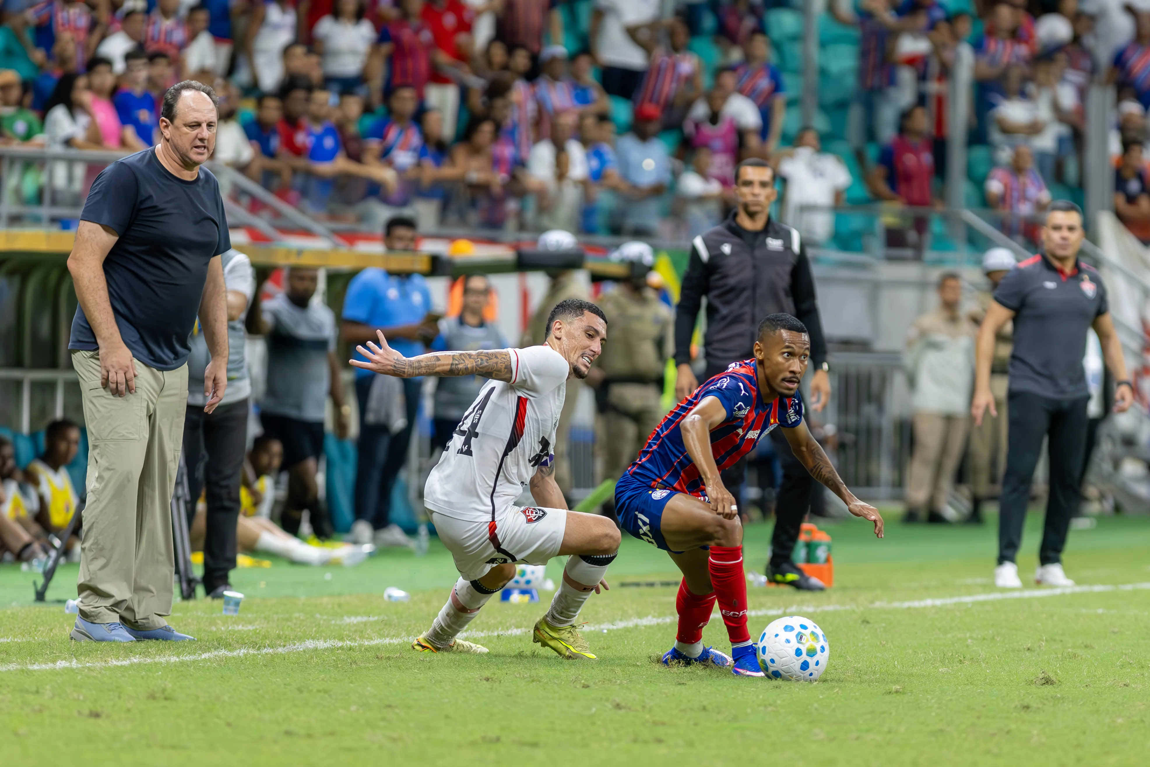 BA – SALVADOR – 11/03/2026 – BRASILEIRO A 2026, BAHIA X VITORIA – Ademir jogador do Bahia durante partida contra o Vitoria no estadio Arena Fonte Nova pelo campeonato Brasileiro A 2026. Foto: Marcio Jose/AGIF