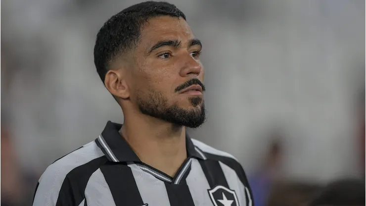 Allan jogador do Botafogo durante partida contra o Fluminense no estadio Engenhao pelo campeonato Carioca 2026. Foto: Thiago Ribeiro/AGIF