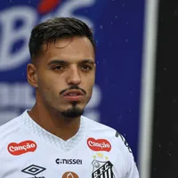 Gabriel Menino avança em recuperação e deve retornar ao Santos contra o Coritiba