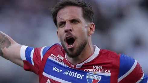 Lucas Sasha durante confronto contra o Corinthians no Brasileirão de 2025.