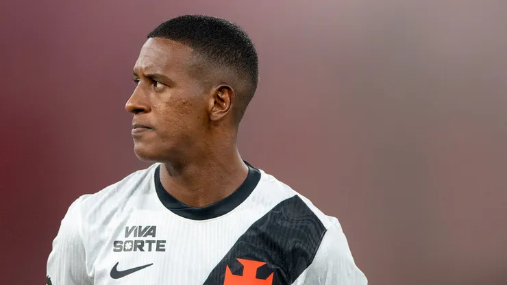 Robert Renan será titular no Vasco contra o São Paulo.