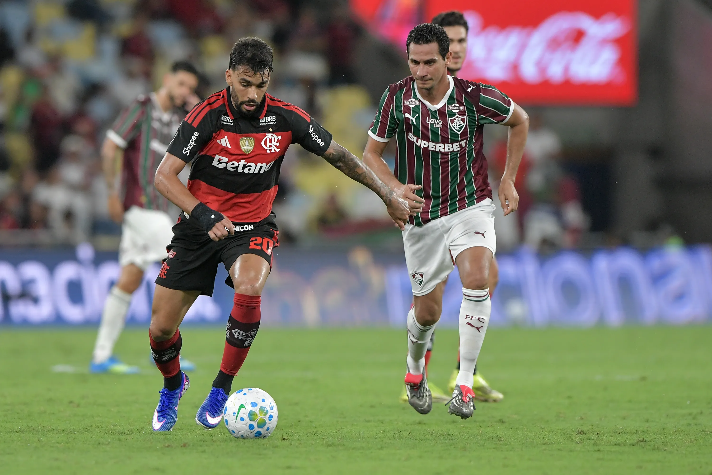 RJ – RIO DE JANEIRO – 12/04/2026 – BRASILEIRO A 2026, FLUMINENSE X FLAMENGO – Paqueta jogador do Flamengo durante partida contra o Fluminense no estadio Maracana pelo campeonato Brasileiro A 2026. Foto: Thiago Ribeiro/AGIF