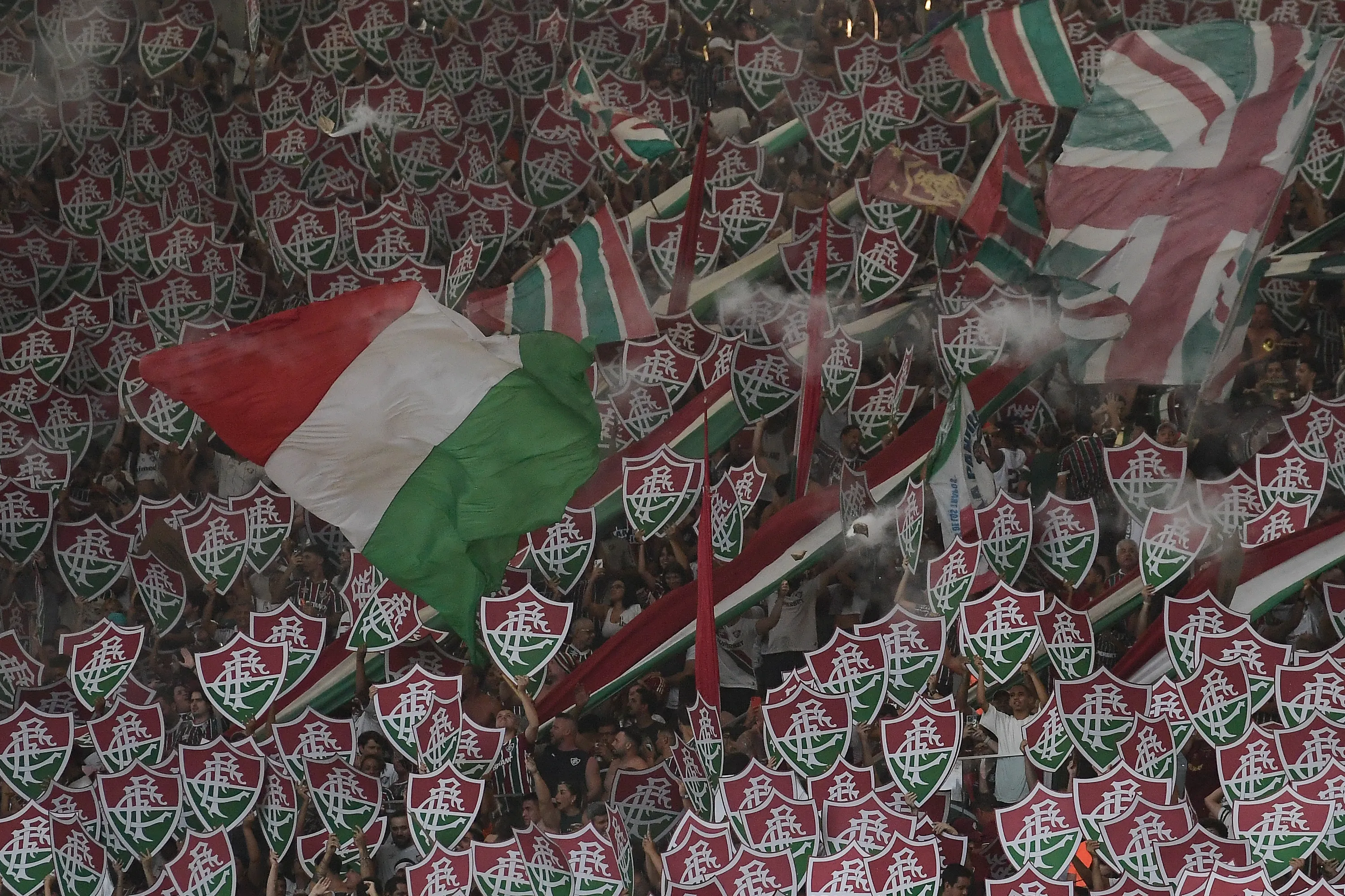 Torcida do Fluminense durante partida contra Flamengo no estadio Maracana pelo campeonato Carioca 2026. Foto: Thiago Ribeiro/AGIF