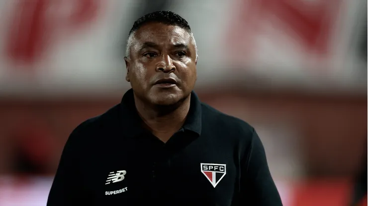 Roger Machado monta estratégia no São Paulo.