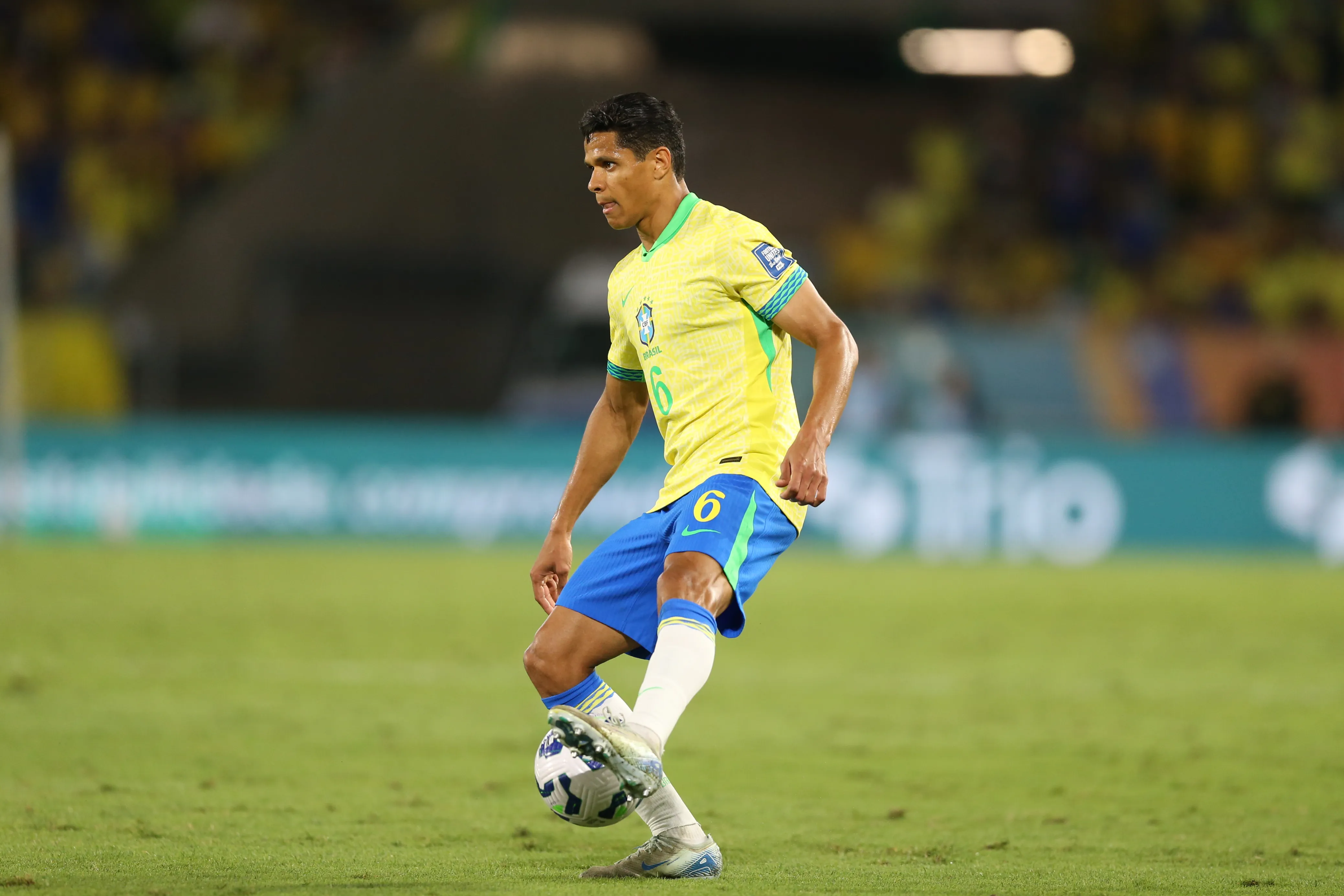 Douglas Santos jogador do Brasil durante a partida contra o Chile no Maracana no Rio de Janeiro (RJ), pelas Eliminatorias da Copa do Mundo 2026. Foto: Marlon Costa/AGIF