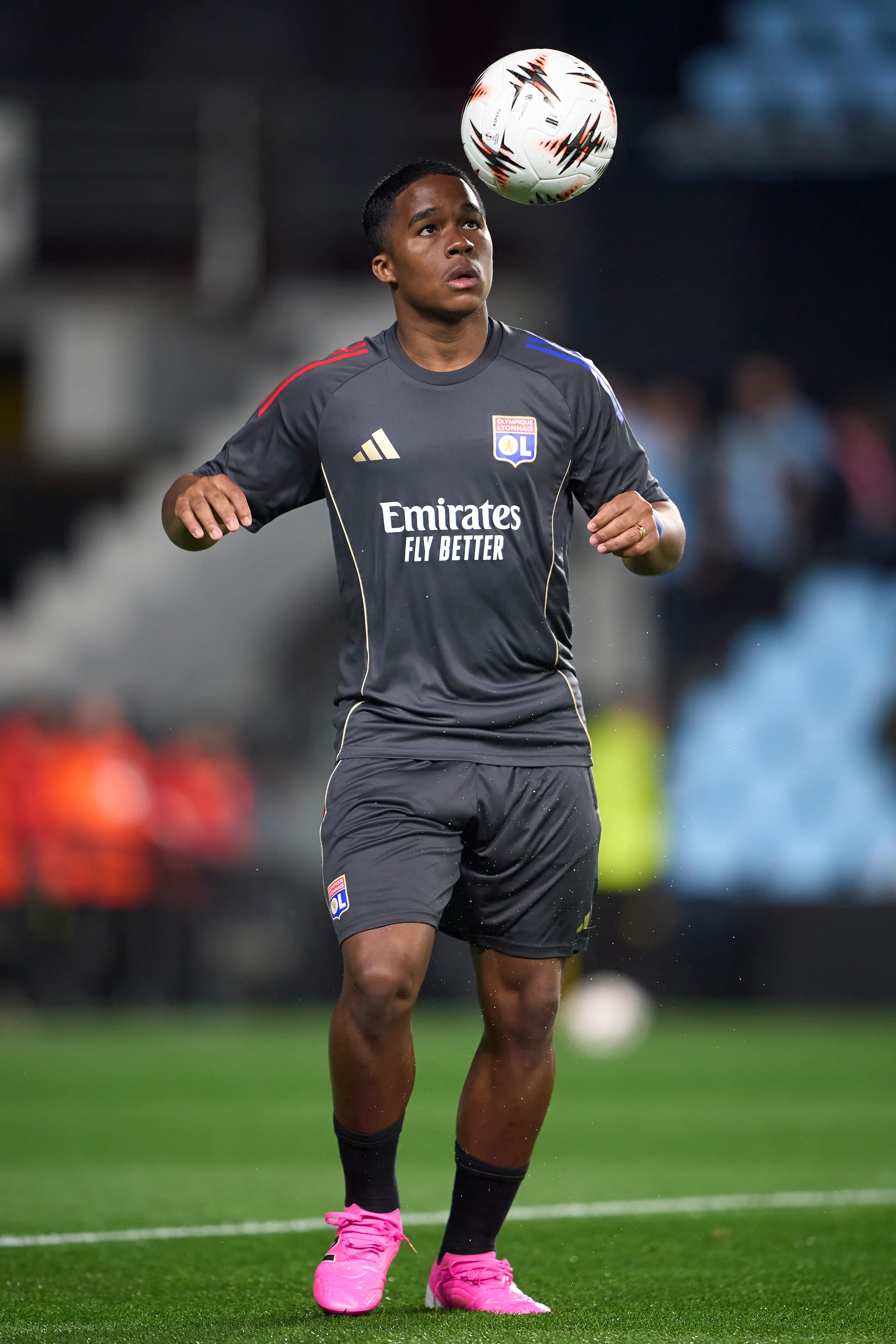 VIGO, SPAIN – MARCH 12:  Endrick of Olympique De Lyon warms up prior to the UEFA Europa League 2025/26 Round of 16 First Leg match between Real Club Celta and Olympique Lyonnais at Estadio Balaidos on March 12, 2026 in Vigo, Spain. (Photo by Jose Manuel Alvarez Rey/Getty Images)