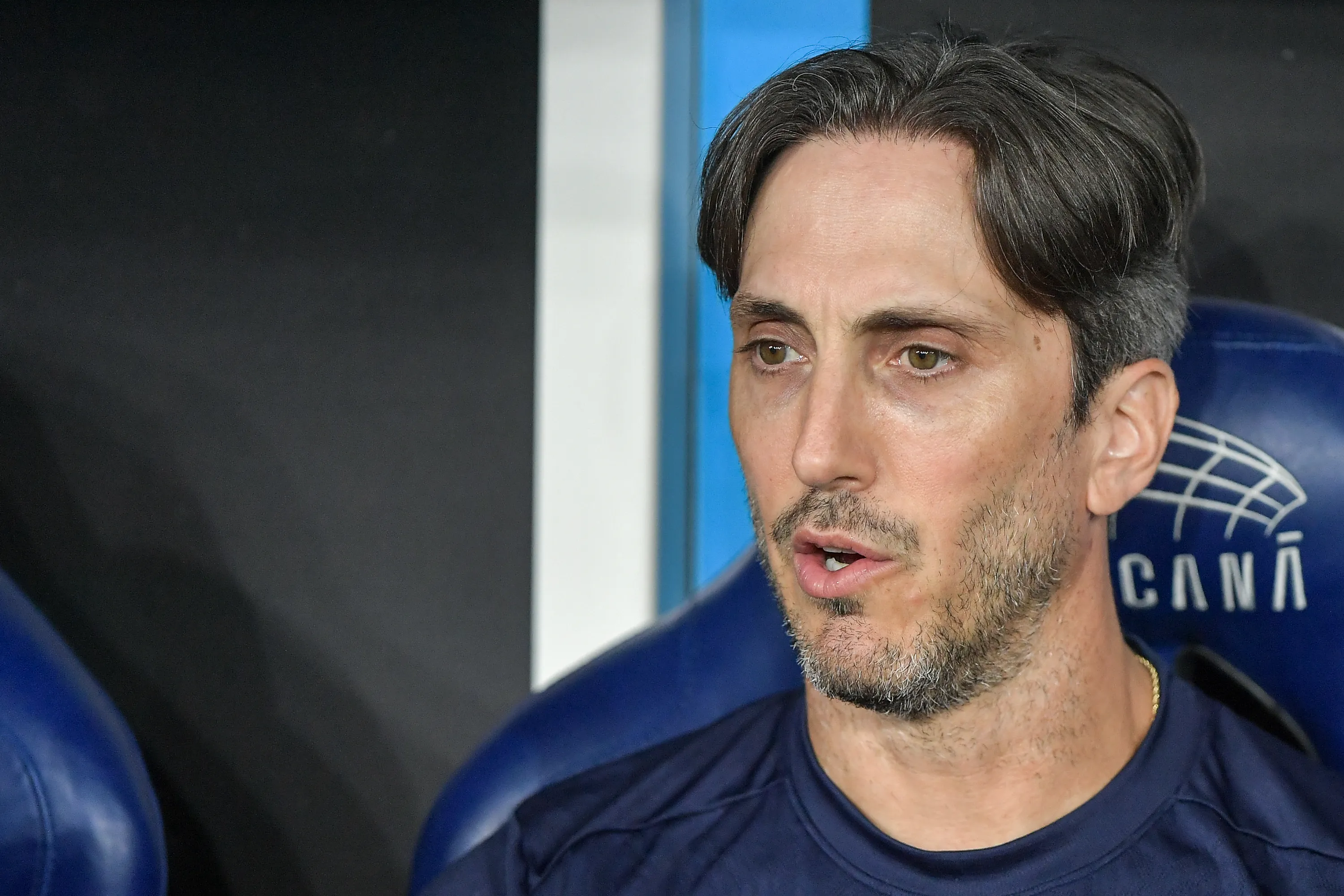 Luis Zubeldia tecnico do Fluminense durante partida contra o Independiente no estadio Maracana pelo campeonato Copa Libertadores 2026. Foto: Thiago Ribeiro/AGIF