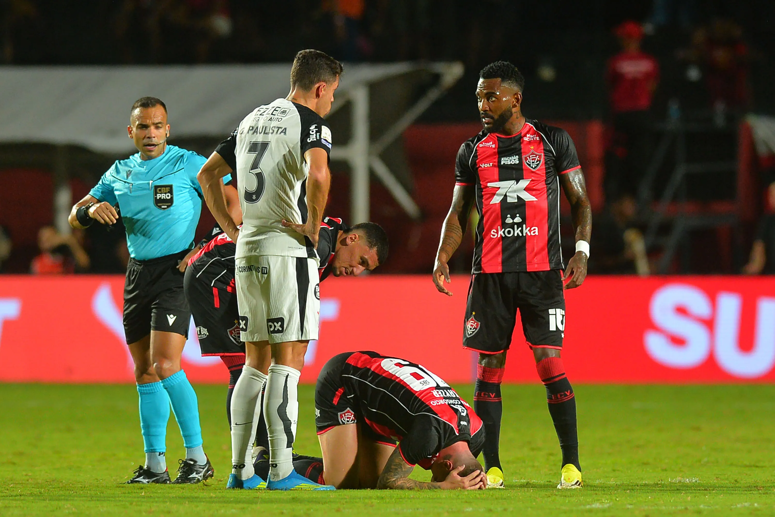 Renato Kayzer jogador do Vitoria durante partida contra o Corinthians no estadio Barradao pelo campeonato Brasileiro A 2026. Foto: Walmir Cirne/AGIF