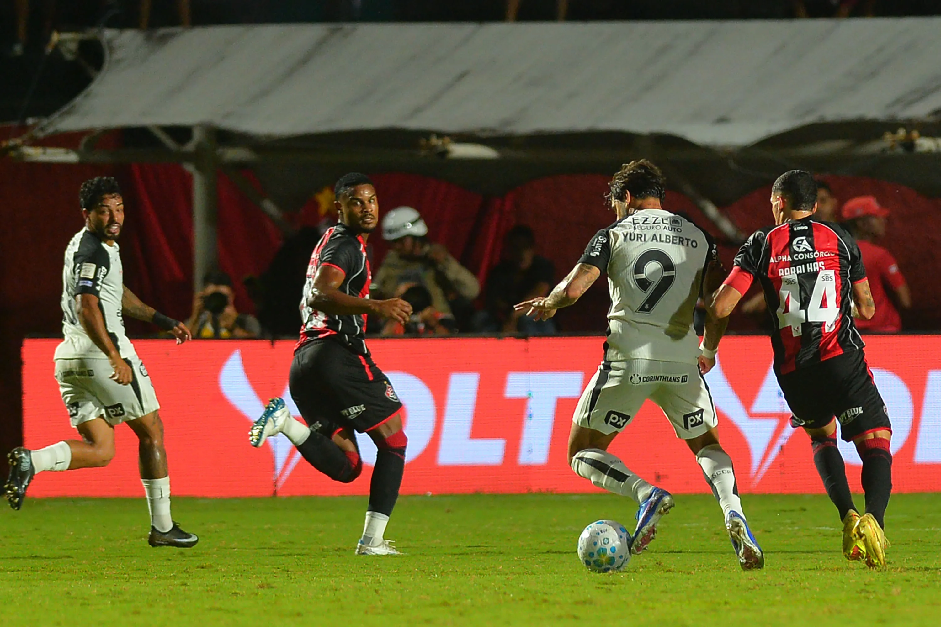 BA – SALVADOR – 18/04/2026 – BRASILEIRO A 2026, VITORIA X CORINTHIANS – Yuri Alberto jogador do Corinthians durante partida contra o Vitoria no estadio Barradao pelo campeonato Brasileiro A 2026. Foto: Walmir Cirne/AGIF