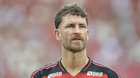 Léo Pereira jogador do Flamengo durante partida contra o Grêmio no estádio Maracanã pelo campeonato Brasileiro A 2025. Foto: Thiago Ribeiro/AGIF