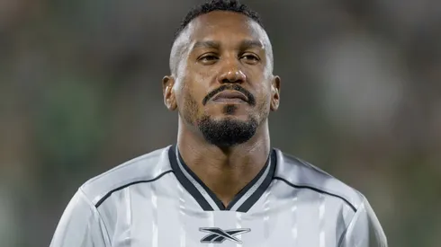 Edenílson durante confronto contra a Chapecoense no Brasileirão de 2026.