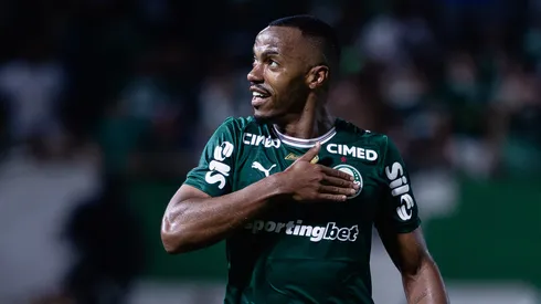 Marlon Freitas em campo pelo Palmeiras