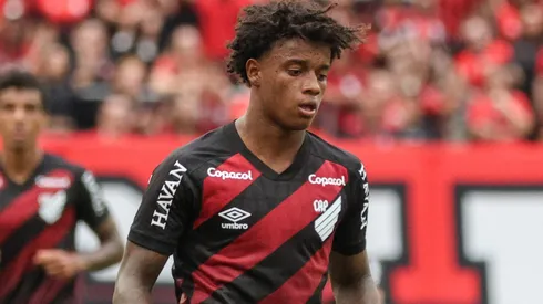 Bruninho durante confronto contra a Chapecoense no Brasileirão de 2026.