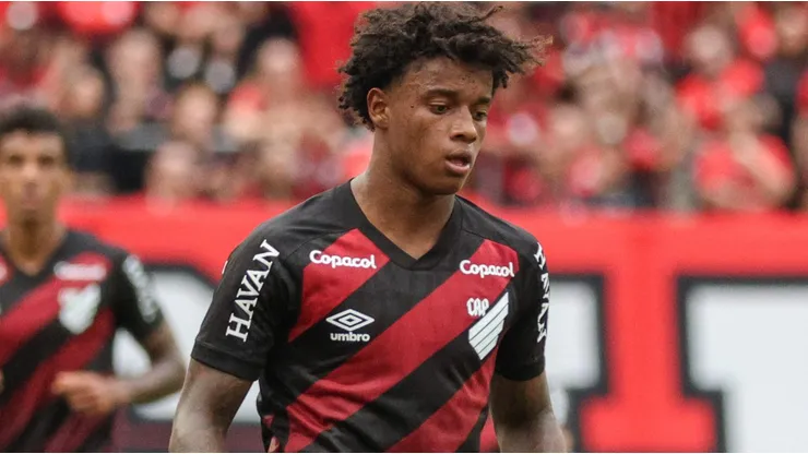Bruninho durante confronto contra a Chapecoense no Brasileirão de 2026.