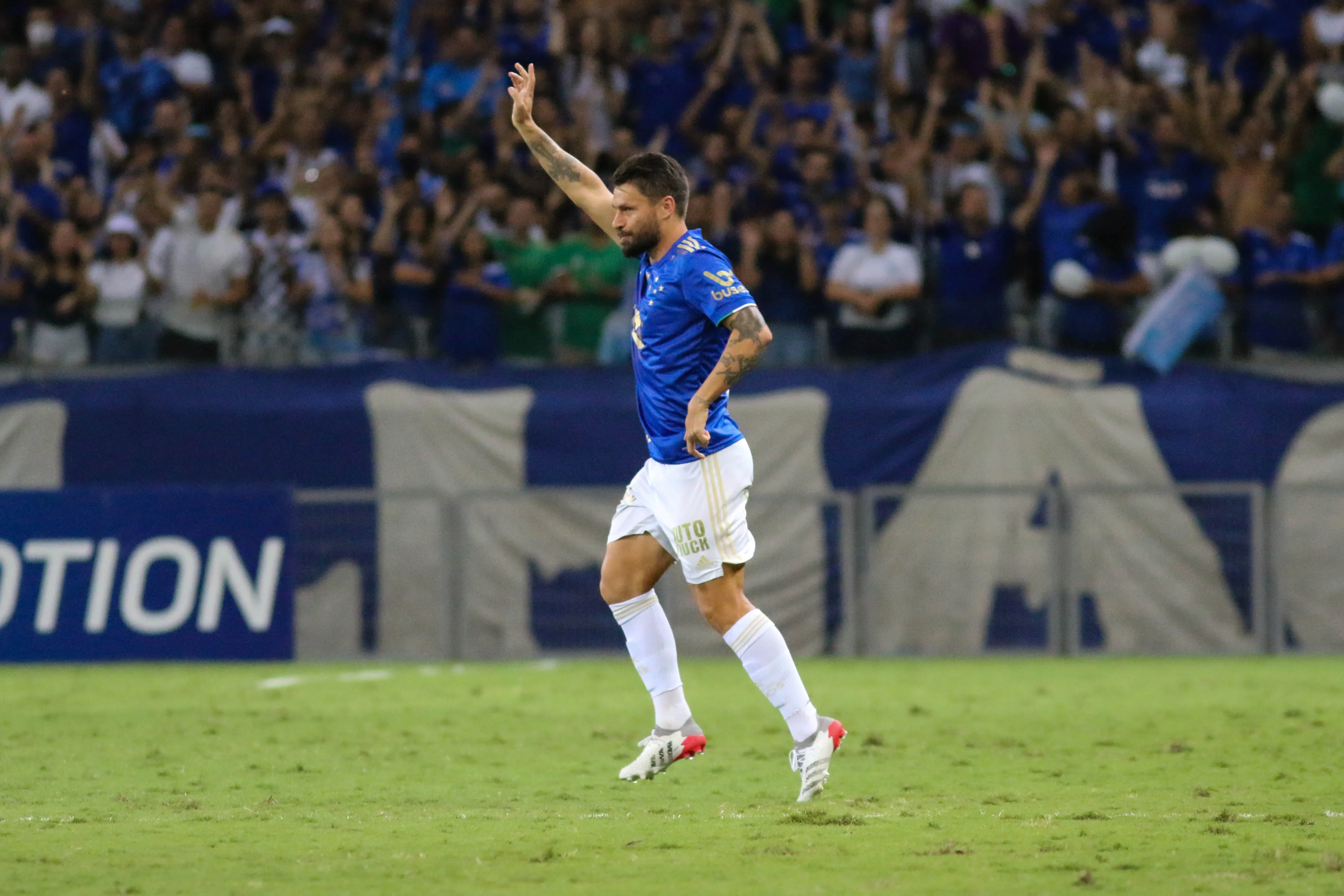 Rafael Sobis durante partida contra o Náutico na Série B de 2021. Foto: Fernando Moreno/AGIF