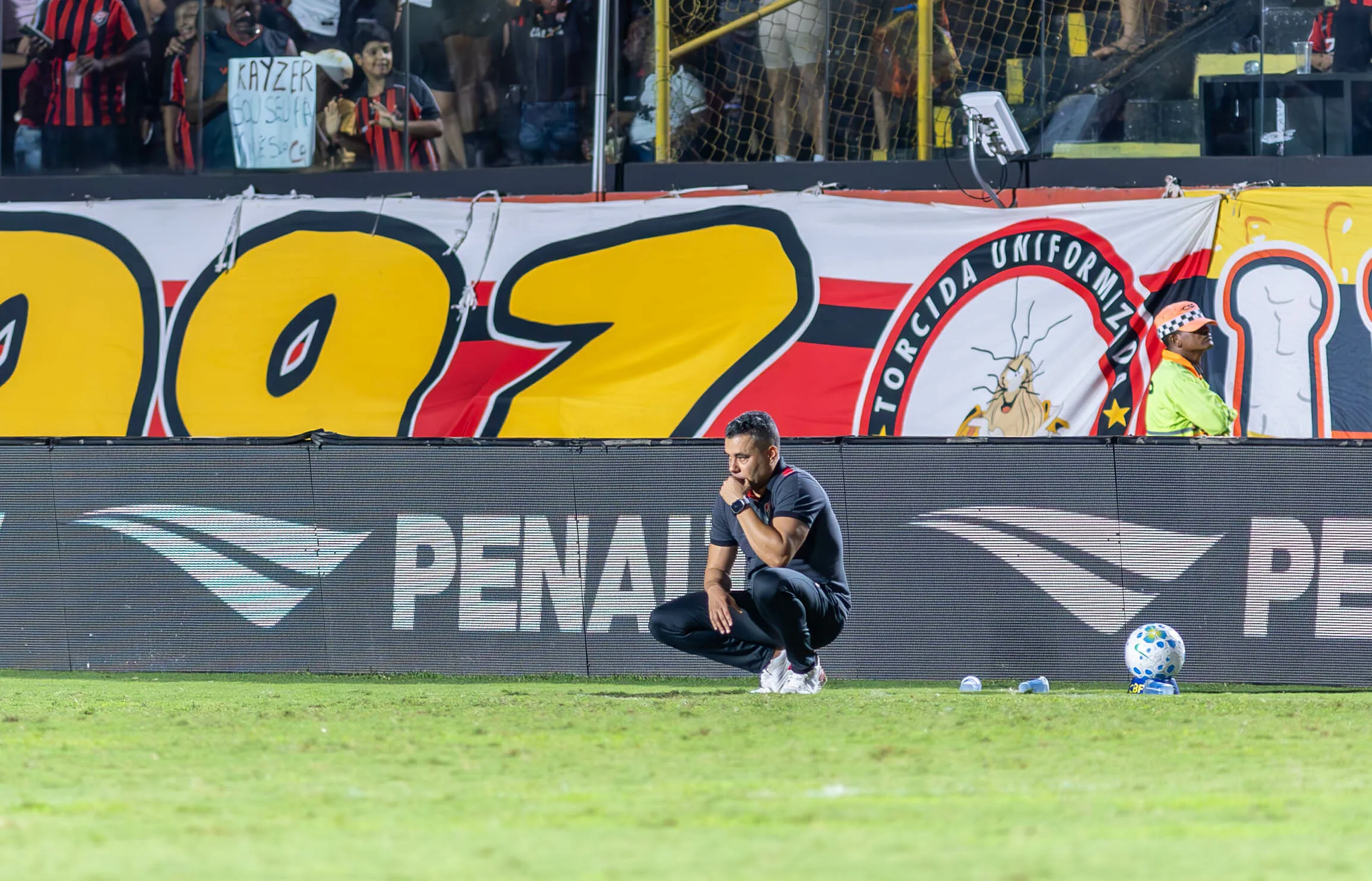 Jair Ventura tecnico do Vitoria durante partida contra o Corinthians no estadio Barradao pelo campeonato Brasileiro A 2026. Foto: Marcio Jose/AGIF