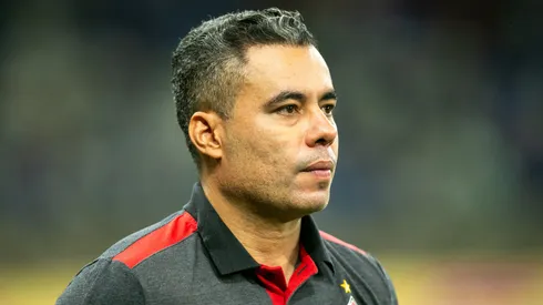Jair Ventura tecnico do Vitoria durante partida contra o Cruzeiro no estadio Mineirao pelo campeonato Brasileiro A 2026. Foto: Fernando Moreno/AGIF