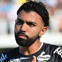 Gabigol reclama de arbitragem, leva amarelo e será desfalque no Santos