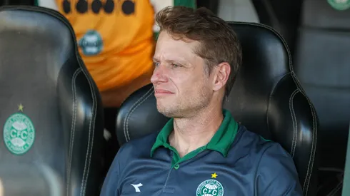 Fernando Seabra tecnico do Coritiba durante partida contra o Atletico-MG no estadio Couto Pereira pelo campeonato Brasileiro A 2026. Foto: Robson Mafra/AGIF