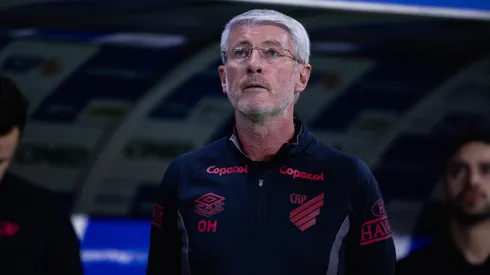 Odair Hellmann técnico do Athletico-PR durante partida contra o Palmeiras no estádio Arena Allianz Parque pelo campeonato Brasileiro A 2026. Foto: Ettore Chiereguini/AGIF