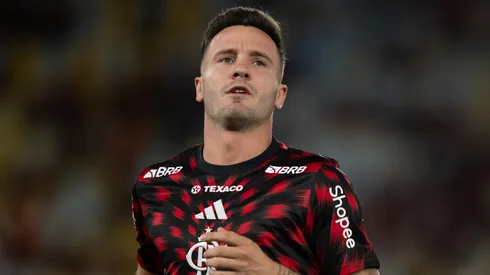 Saul jogador do Flamengo durante aquecimento antes da partida contra o Vitoria no estadio Maracana pelo campeonato Brasileiro A 2025. Foto: Jorge Rodrigues/AGIF