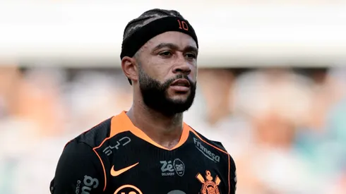 Memphis Depay jogador do Corinthians durante partida contra o Santos no estádio Vila Belmiro pelo campeonato Brasileiro A 2026. Foto: Marcello Zambrana/AGIF