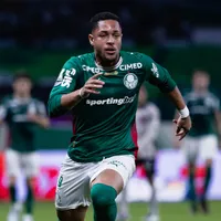 Vitor Roque volta ao Palmeiras após cinco jogos