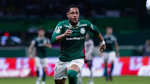 Vitor Roque celebra retorno ao Palmeiras