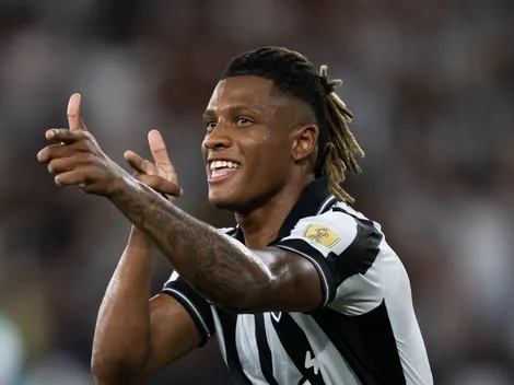 Botafogo pretende receber R$177 milhões para negociar Danilo