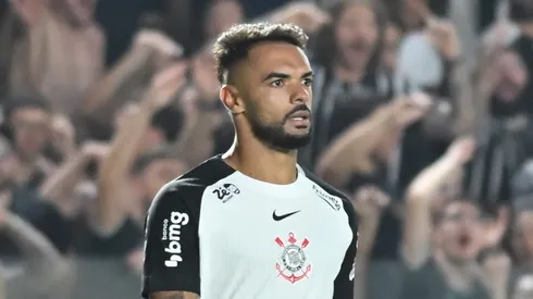 Raniele jogador do Corinthians durante partida contra o Bahia no estádio Vila Belmiro pelo campeonato Brasileiro A 2026. Foto: Jota Erre/AGIF