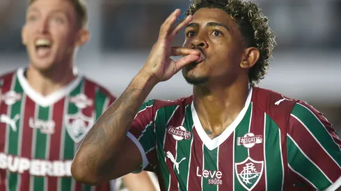 John Kennedy em Santos x Fluminense pelo Brasileirão 2026. Foto: Mauricio De Souza/AGIF