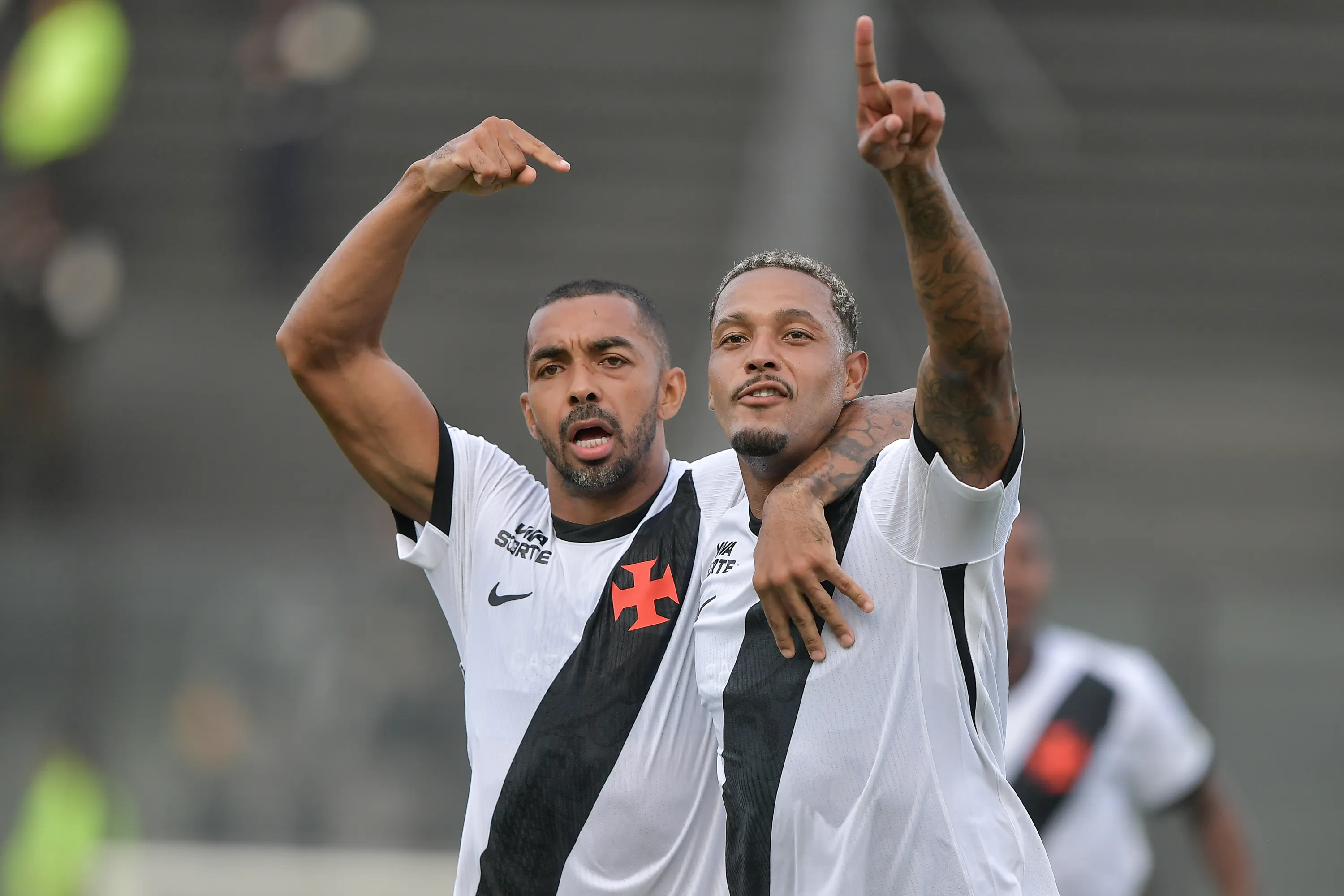 RJ – RIO DE JANEIRO – 22/03/2026 – BRASILEIRO A 2026, VASCO X GREMIO – David jogador do Vasco comemora seu gol com Paulo Henrique jogador da sua equipe durante partida contra o Gremio no estadio Sao Januario pelo campeonato Brasileiro A 2026. Foto: Thiago Ribeiro/AGIF