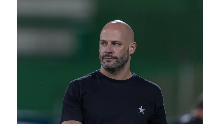 SC - CHAPECO - 18/04/2026 - BRASILEIRO A 2026, CHAPECOENSE X BOTAFOGO - Franclim Carvalho tecnico do Botafogo durante partida contra o Chapecoense no estadio Arena Conda pelo campeonato Brasileiro A 2026. Foto: Liamara Polli/AGIF