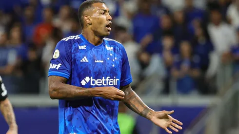 MG – BELO HORIZONTE – 10/08/2024 – BRASILEIRO A 2024, CRUZEIRO X ATLETICO-MG – Walace jogador do Cruzeiro durante partida contra o Atletico-MG no estadio Mineirao pelo campeonato Brasileiro A 2024. Foto: Gilson Lobo/AGIF