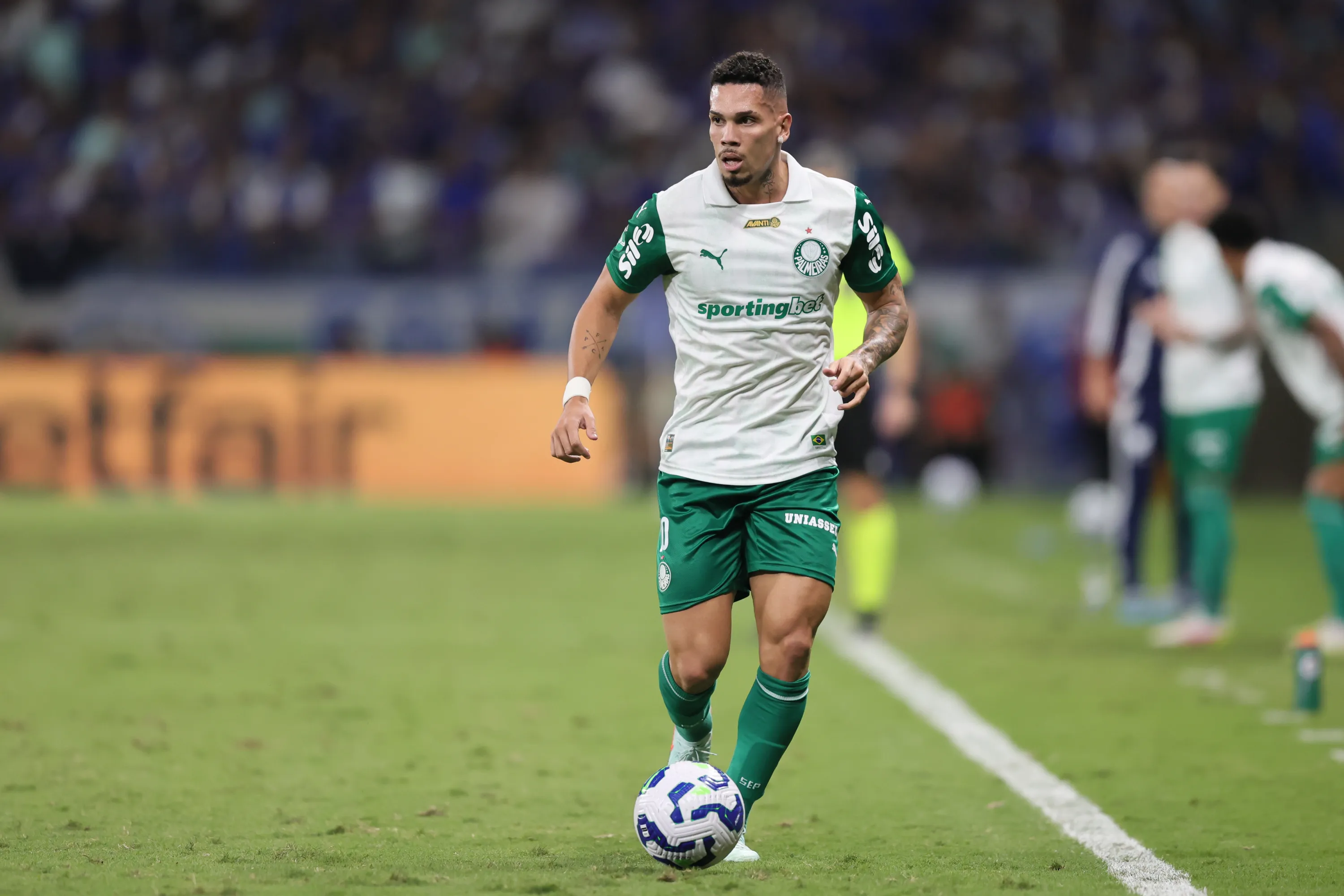 Paulinho, jogador do Palmeiras, durante partida contra o Cruzeiro em 2025 – Foto: Gilson Lobo/AGIF
