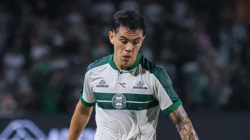 JP Chermont jogador do Coritiba durante partida contra o Fluminense no estadio Couto Pereira pelo campeonato Brasileiro A 2026. Foto: Robson Mafra/AGIF