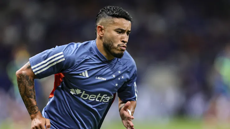 William jogador do Cruzeiro durante aquecimento antes da partida contra o Bahia no estadio Mineirao pelo campeonato Brasileiro A 2024.