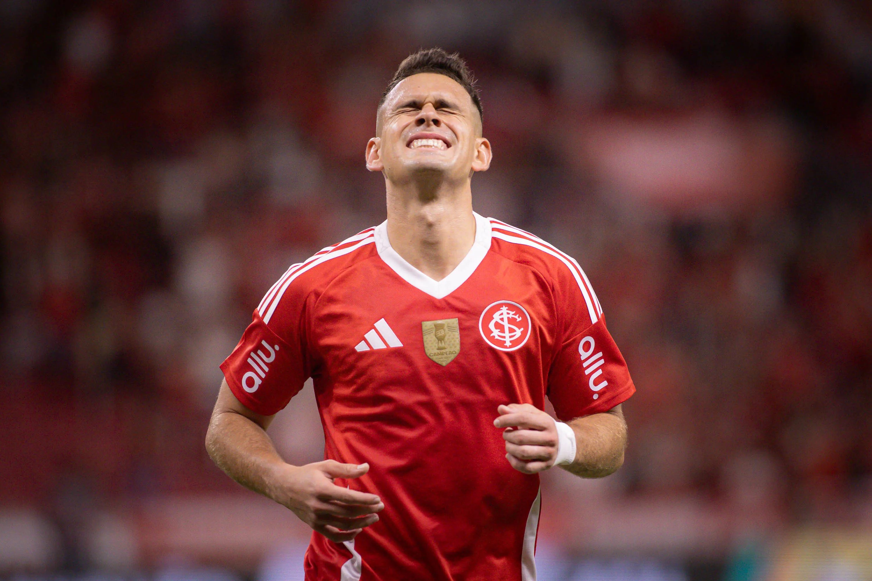 RS – PORTO ALEGRE – 21/01/2026 – GAUCHO 2026, INTERNACIONAL X INTERNACIONAL-SM – Rafael Borre jogador do Internacional lamenta durante partida contra o [EQUIPE 2] no estadio Beira-Rio pelo campeonato Gaucho 2026. Foto: Maxi Franzoi/AGIF