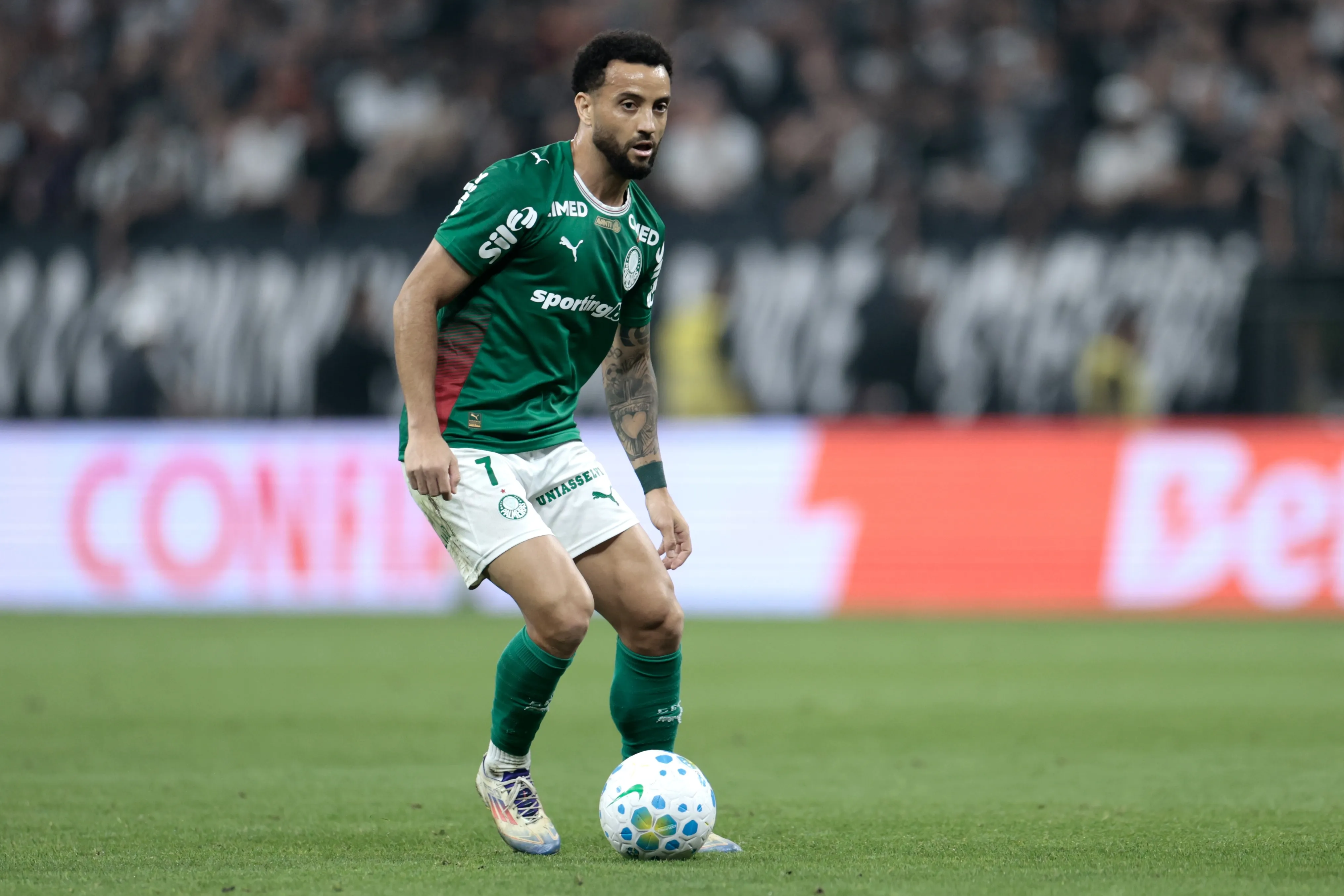 SP – SAO PAULO – 12/04/2026 – BRASILEIRO A 2026, CORINTHIANS X PALMEIRAS – Felipe Anderson jogador do Palmeiras durante partida contra o Corinthians no estadio Arena Corinthians pelo campeonato Brasileiro A 2026. Foto: Marcello Zambrana/AGIF