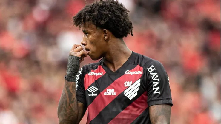 Bruninho durante confronto contra o Londrina no Campeonato Paranaense de 2026.