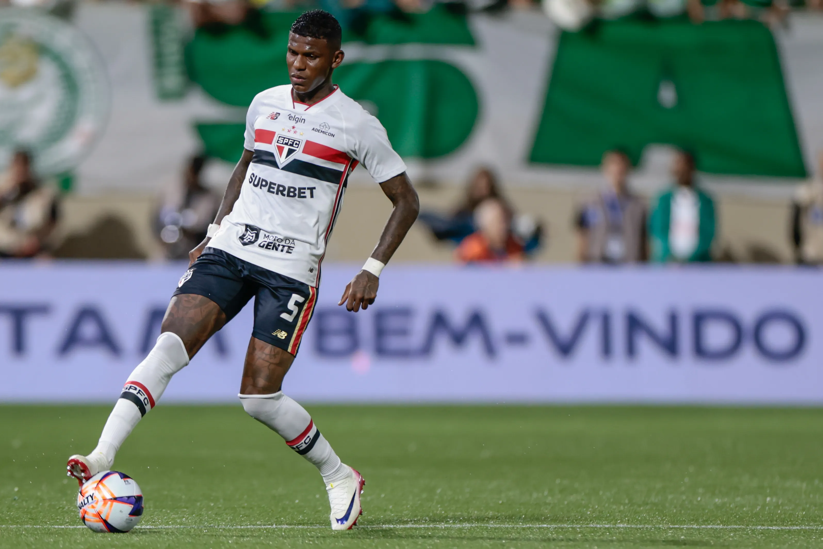 SP – BARUERI – 01/03/2026 – PAULISTA 2026, PALMEIRAS X SAO PAULO – Arboleda jogador do Sao Paulo durante partida contra o Palmeiras no estadio Arena Barueri pelo campeonato Paulista 2026. Foto: Marcello Zambrana/AGIF