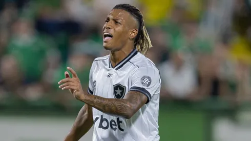 Danilo durante confronto contra a Chapecoense no Brasileirão de 2026.