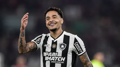 Gregore jogador do Botafogo durante partida contra o Flamengo no estadio Engenhao pelo campeonato Brasileiro A 2024.