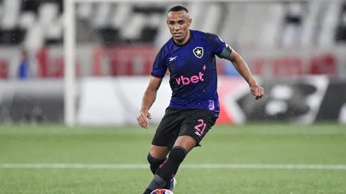 Marçal, lateral do Botafogo. Foto: Thiago Ribeiro/AGIF