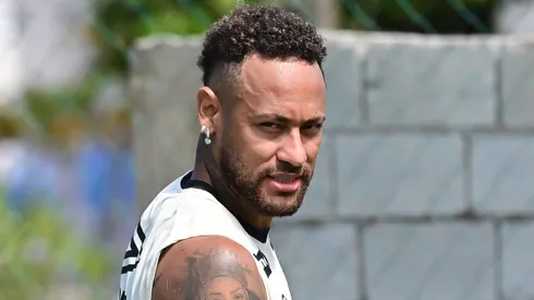 Neymar durante treinamento do Santos.